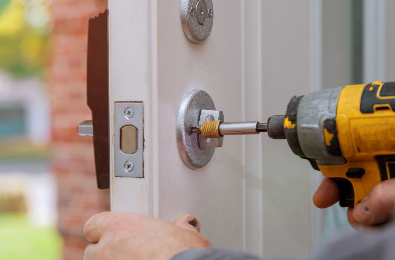 Locksmith service vehicle and tools in Citronelle, AL